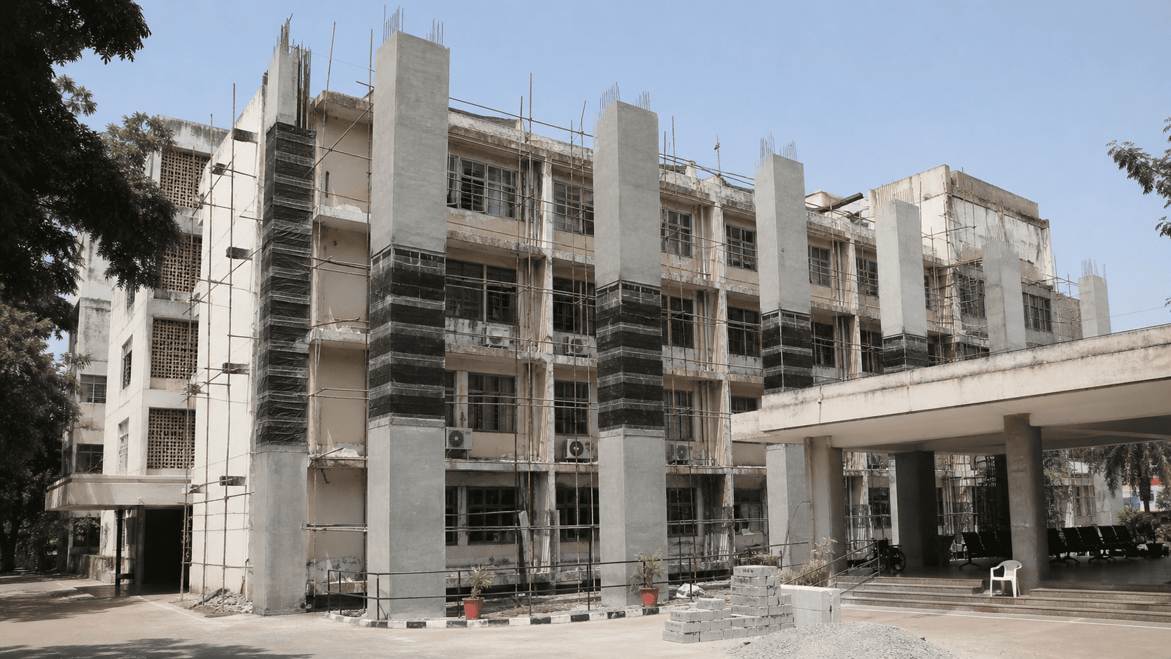 Hospital building with structural strengthening and new wing tie-in